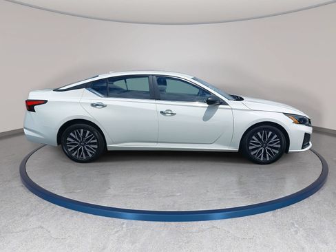 Used 2025 Nissan Altima 2.5 SV FWD image 4