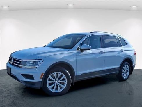 Used 2019 Volkswagen Tiguan SE w/ Panoramic Sunroof Package image 2