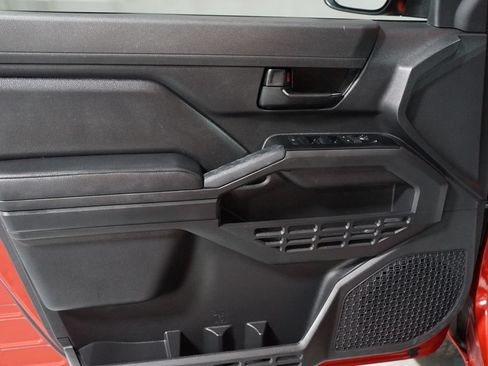 Certified 2025 Toyota Tacoma SR AWD/4WD image 29