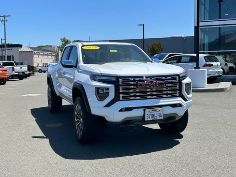Used 2024 GMC Canyon Denali AWD/4WD image 7