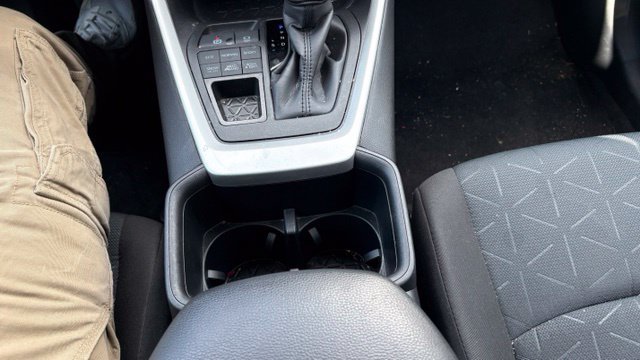 Used 2025 Toyota RAV4 XLE AWD/4WD image 18
