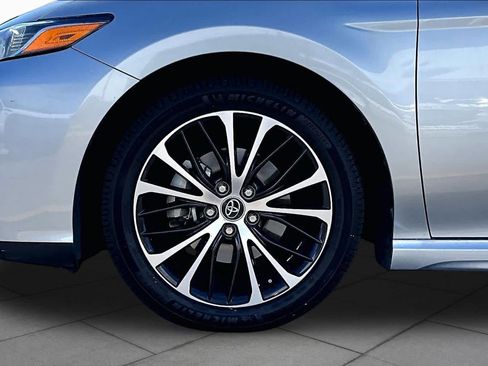 Used 2020 Toyota Camry SE w/ Convenience Package FWD image 10