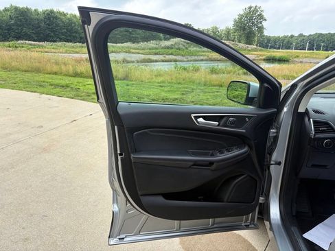 Used 2022 Ford Edge Titanium AWD/4WD image 13