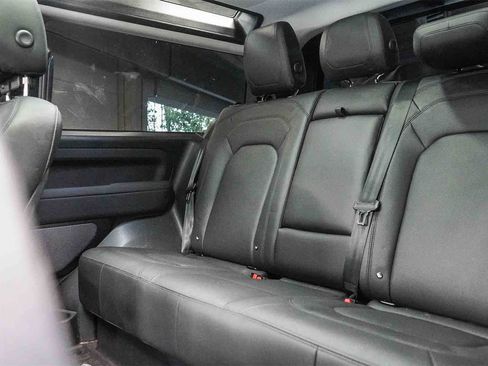 Used 2023 Land Rover Defender 90 S image 19