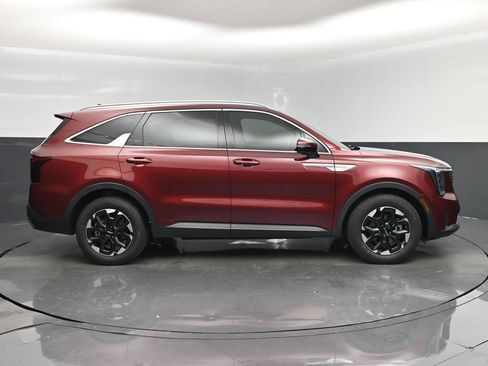 Certified 2025 Kia Sorento S FWD image 2