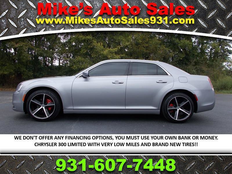 Used 2015 Chrysler 300 Limited RWD image 1