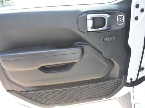 Used 2024 Jeep Wrangler Unlimited AWD/4WD image 13