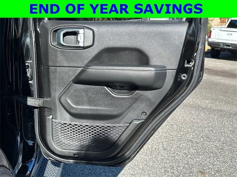 Used 2022 Jeep Wrangler Unlimited Sahara w/ Cold Weather Group image 16