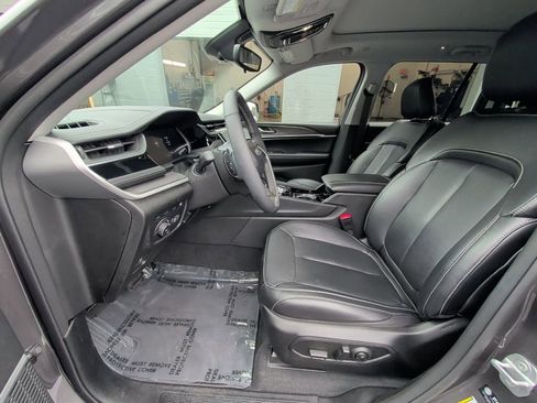 Used 2022 Jeep Grand Cherokee Limited 4xe image 13