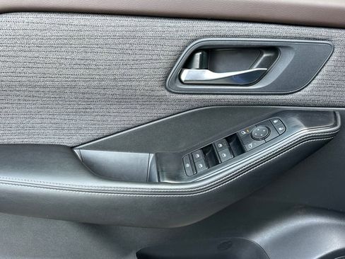 Used 2023 Nissan Rogue SV image 11