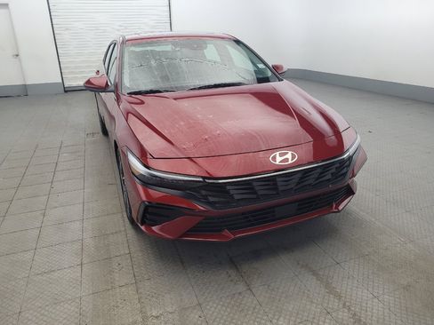 Used 2025 Hyundai Elantra SEL FWD image 14