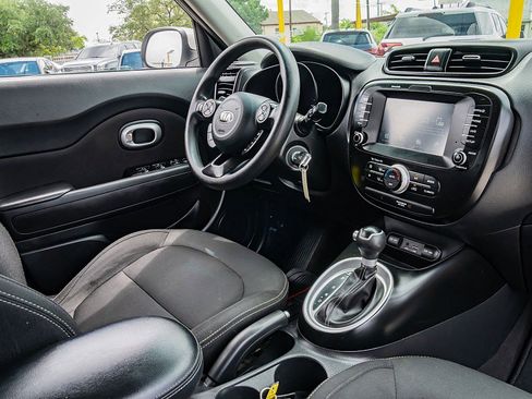 Used 2018 Kia Soul + FWD image 20