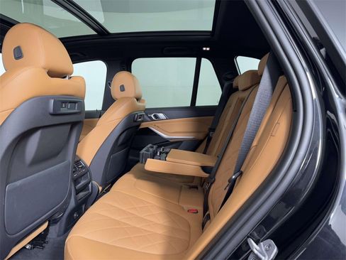 Used 2023 BMW X5 xDrive40i w/ Parking Assistance Package image 33