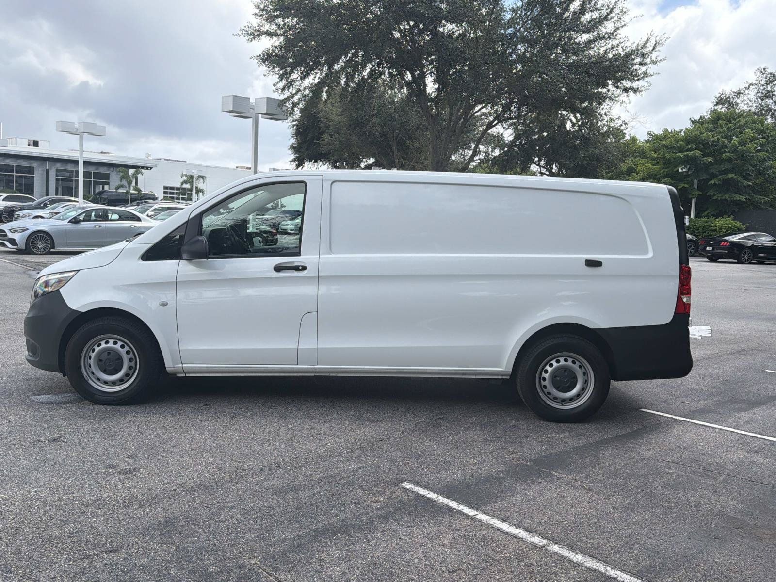 Used 2023 Mercedes-Benz Metris image 11