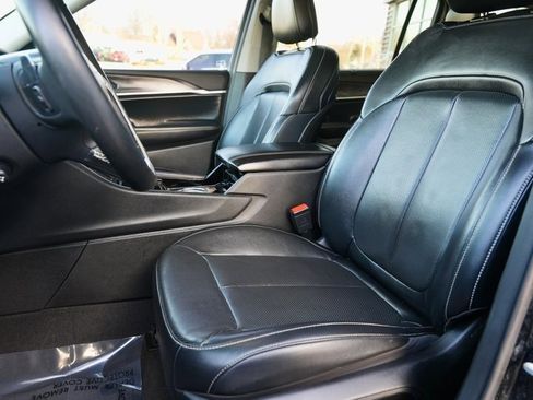 Used 2021 Jeep Grand Cherokee L Limited w/ Luxury Tech Group II image 14