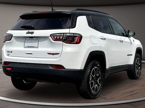 Used 2025 Jeep Compass Trailhawk AWD/4WD image 6