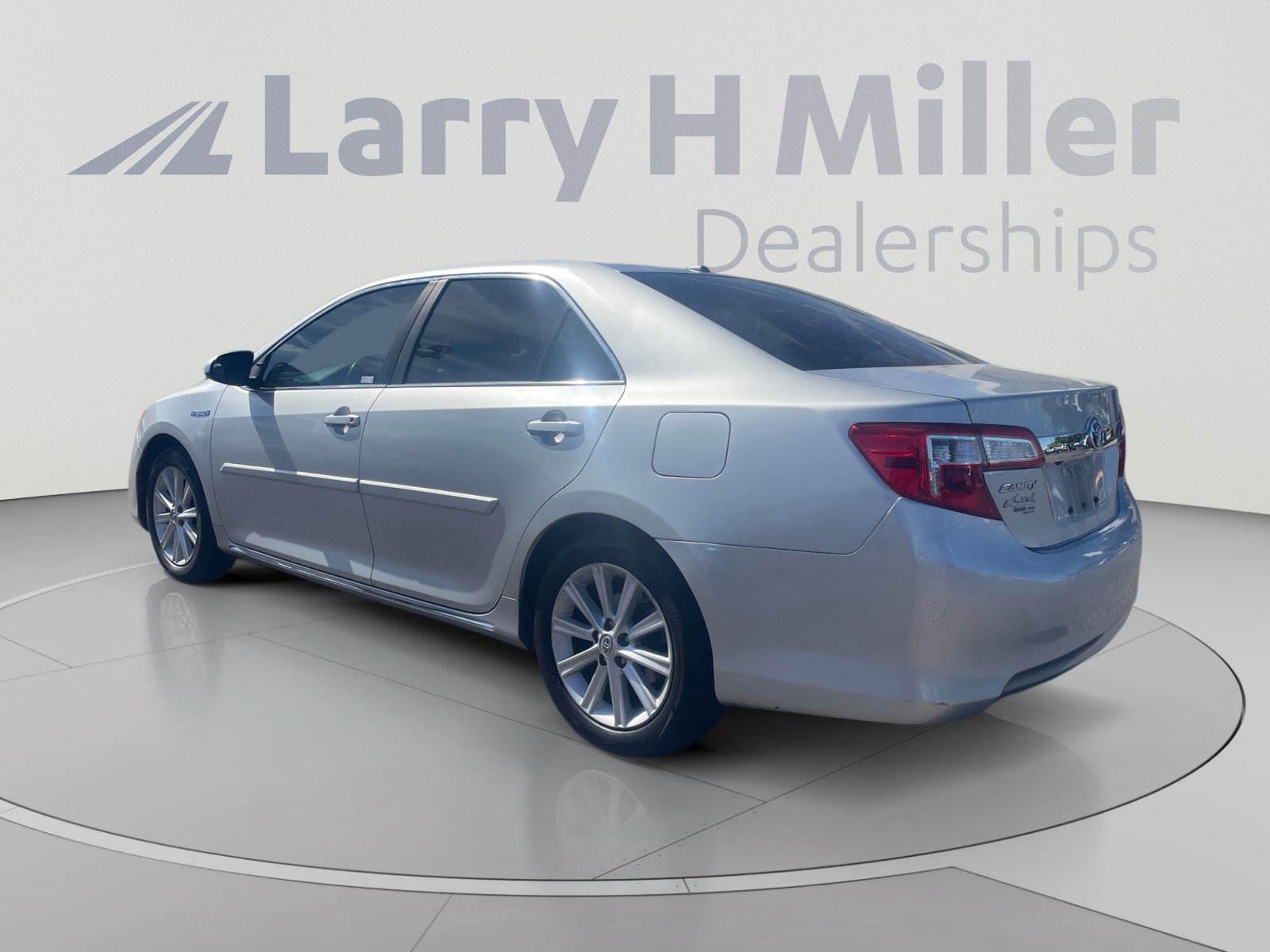 Used 2013 Toyota Camry XLE w/ Convenience Pkg FWD image 3