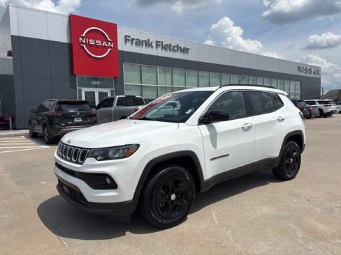 Used 2023 Jeep Compass Latitude w/ Sun and Sound Group AWD/4WD image 1