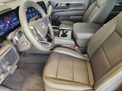New 2025 Chevrolet Suburban Premier image 9