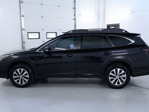 Used 2024 Subaru Outback Premium image 4