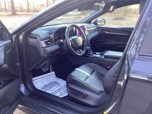 Used 2025 Toyota Camry SE image 9