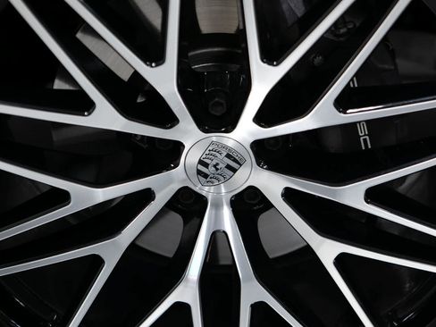 Certified 2026 Porsche Macan AWD/4WD image 11