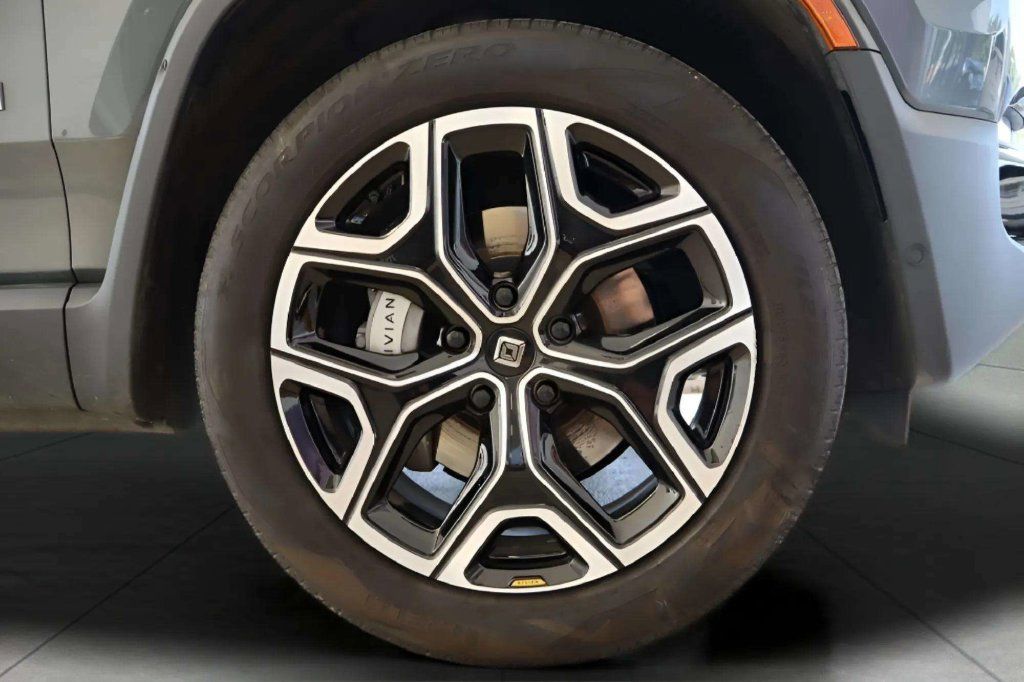 Used 2024 Rivian R1S Adventure Dual AWD/4WD image 23