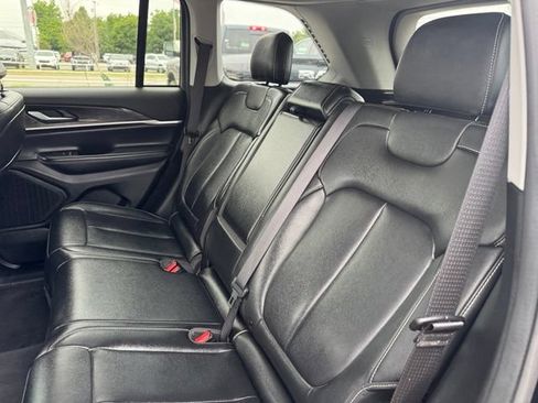 Used 2023 Jeep Grand Cherokee Limited AWD/4WD image 12