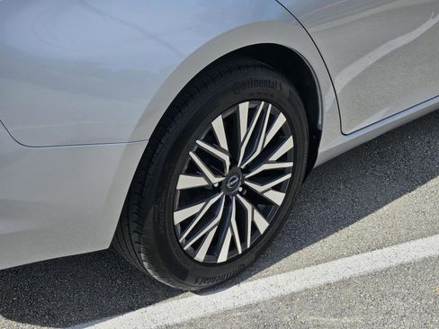 Used 2024 Nissan Altima 2.5 SV image 8