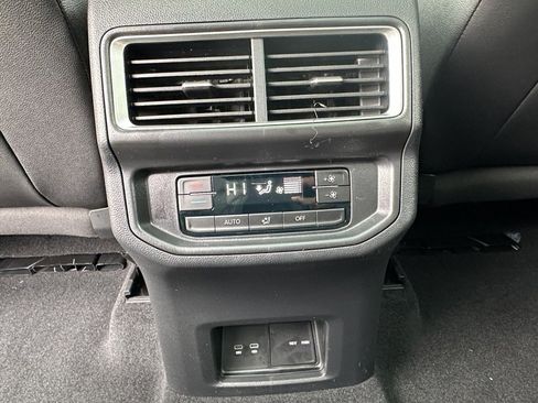 New 2026 Volkswagen Atlas Peak Edition AWD/4WD image 8