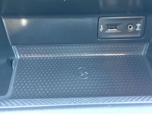 Used 2019 Volkswagen Beetle 2.0T SE FWD image 34