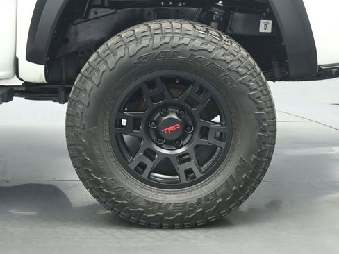 Used 2022 Toyota Tacoma TRD Off-Road w/ Technology Package AWD/4WD image 21
