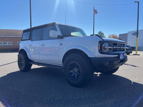 Used 2023 Ford Bronco Outer Banks image 3