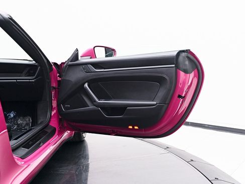 Used 2024 Porsche 911 Targa 4 GTS w/ Premium Package image 38