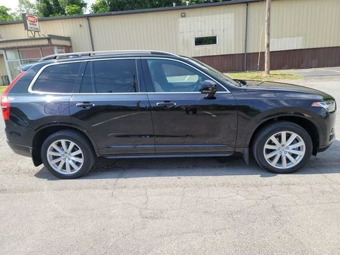 Used 2018 Volvo XC90 T6 Momentum w/ Convenience Package AWD/4WD image 4