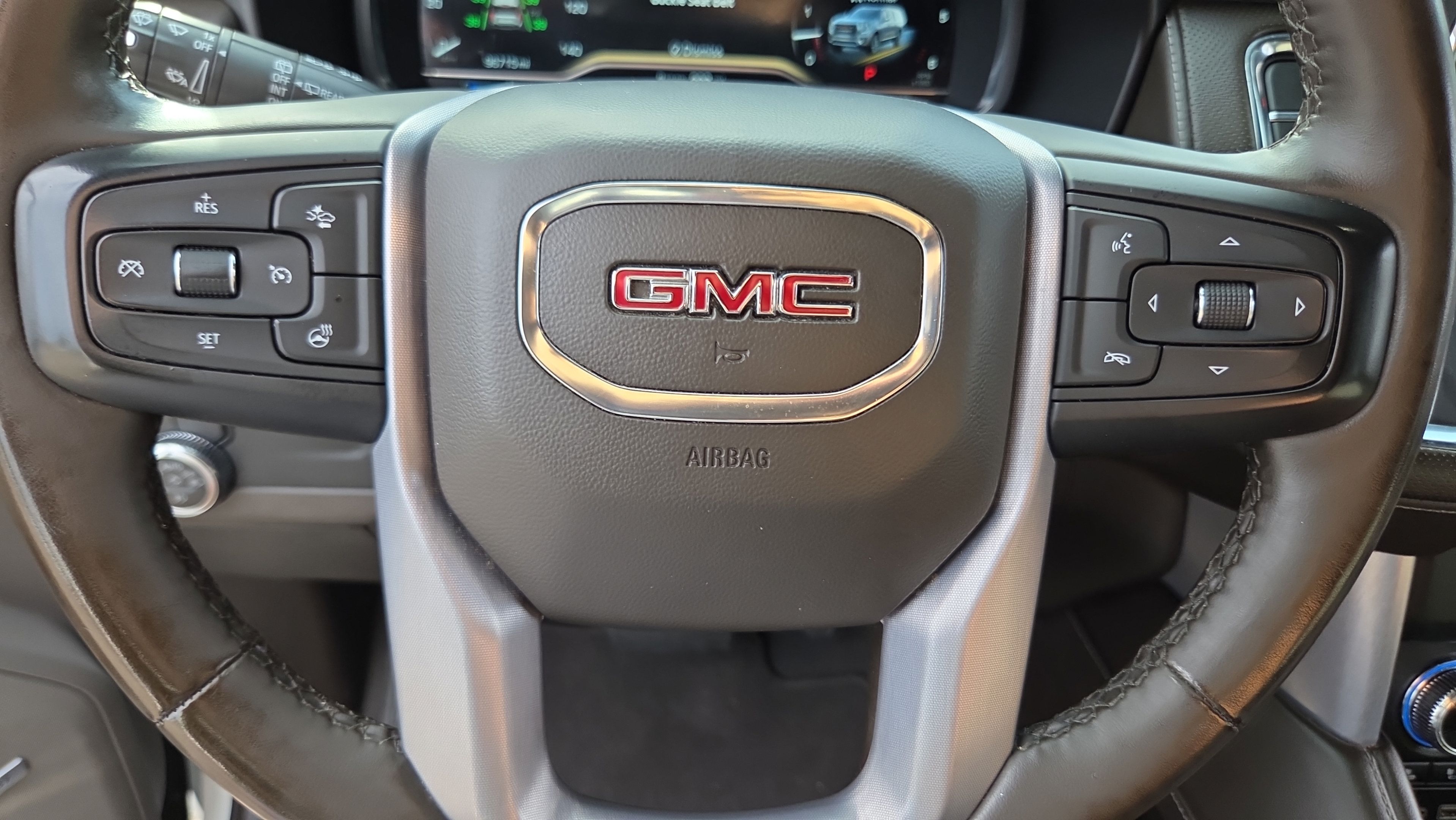 Used 2023 GMC Yukon XL SLT w/ SLT Premium Package RWD image 28