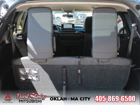 Used 2023 Mitsubishi Outlander SE image 11