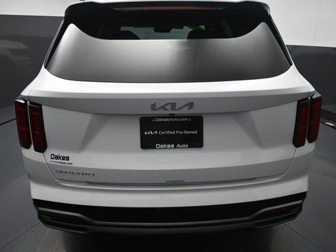 Certified 2023 Kia Sorento SX image 36