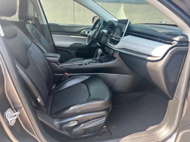 Used 2022 Jeep Compass Latitude w/ Convenience Group AWD/4WD image 10