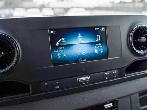 Used 2024 Mercedes-Benz Sprinter 2500 image 19
