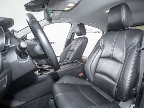 Used 2018 MAZDA MAZDA3 Touring FWD image 13