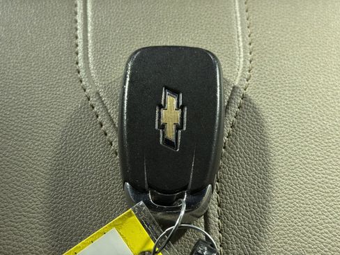 Used 2023 Chevrolet Traverse LS FWD image 35
