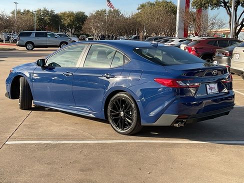 Used 2025 Toyota Camry SE image 7