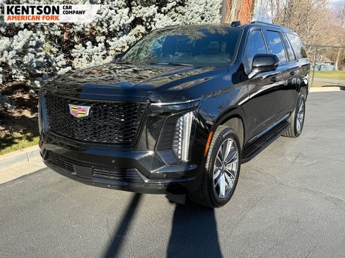 Used 2025 Cadillac Escalade ESV Sport image 3