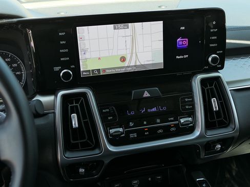 Used 2023 Kia Sorento EX w/ Panoramic Sunroof Package FWD image 17