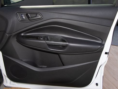 Used 2017 Ford Escape S image 16