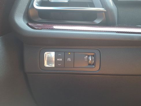 Used 2024 Chevrolet Traverse RS FWD image 19