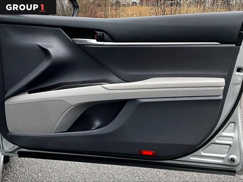 Used 2024 Toyota Camry SE image 23