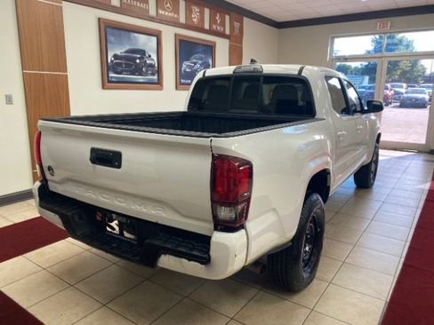 Used 2019 Toyota Tacoma SR w/ SR Convenience Package image 2