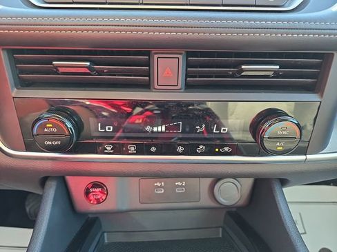 Used 2025 Nissan Rogue SV FWD image 29